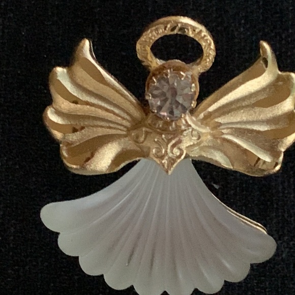 Angel pin brooch - Picture 2 of 4